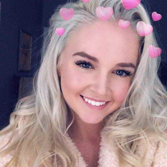 Meet your Posher, Carly - Picture 1 of 1